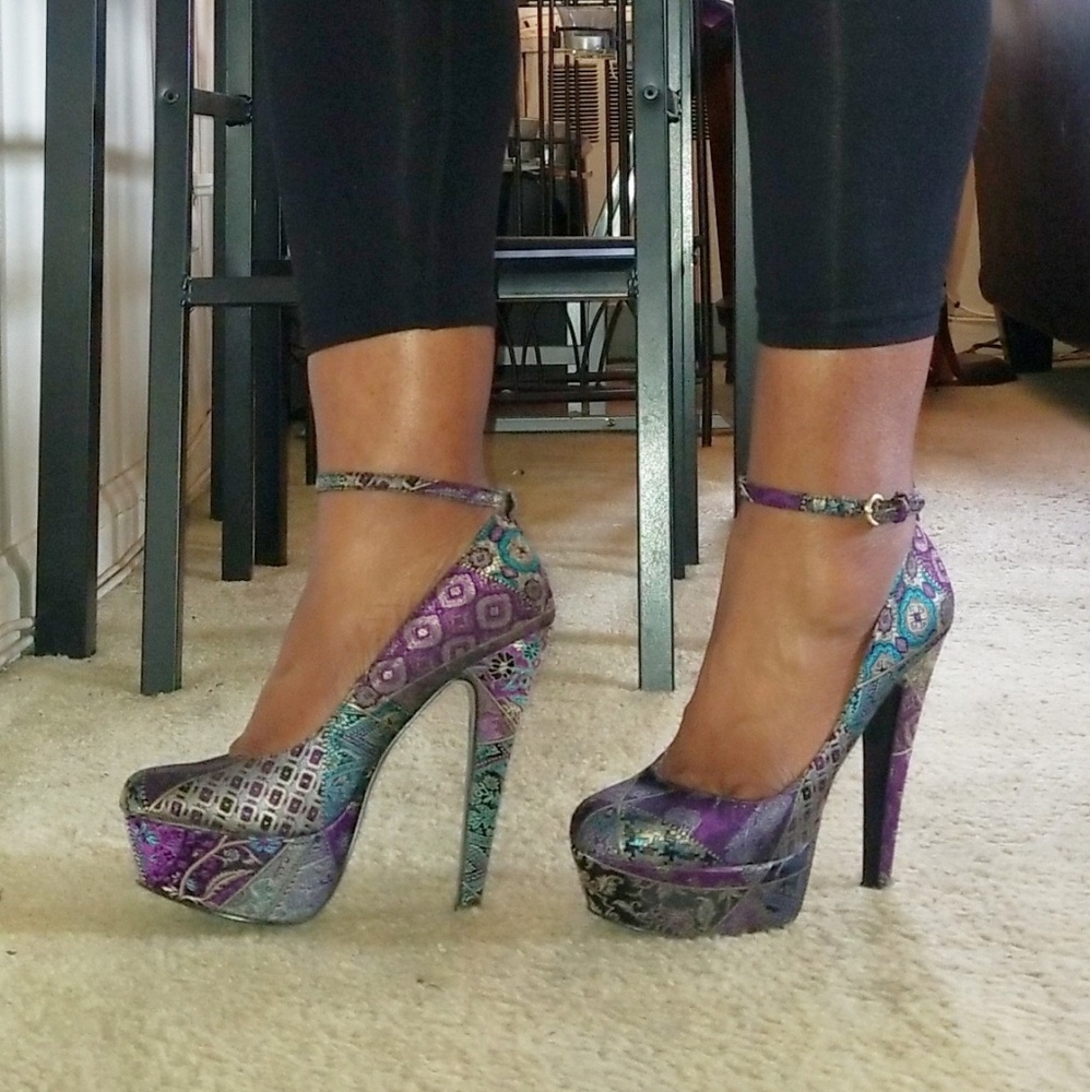 Shoes - Picture 3 of 6